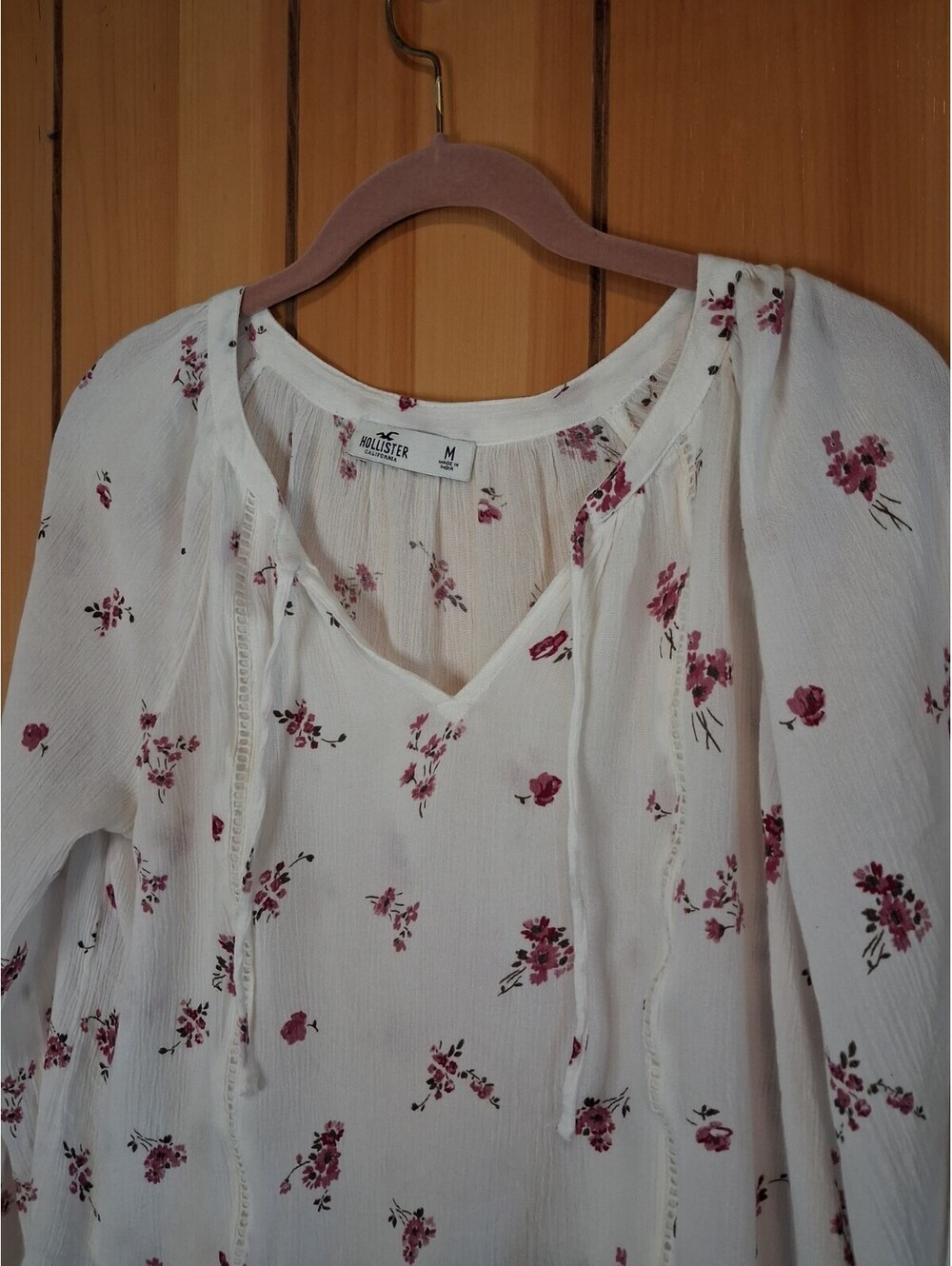 Hollister V Neck Bell Sleeve Floral Flowy Top White Size M